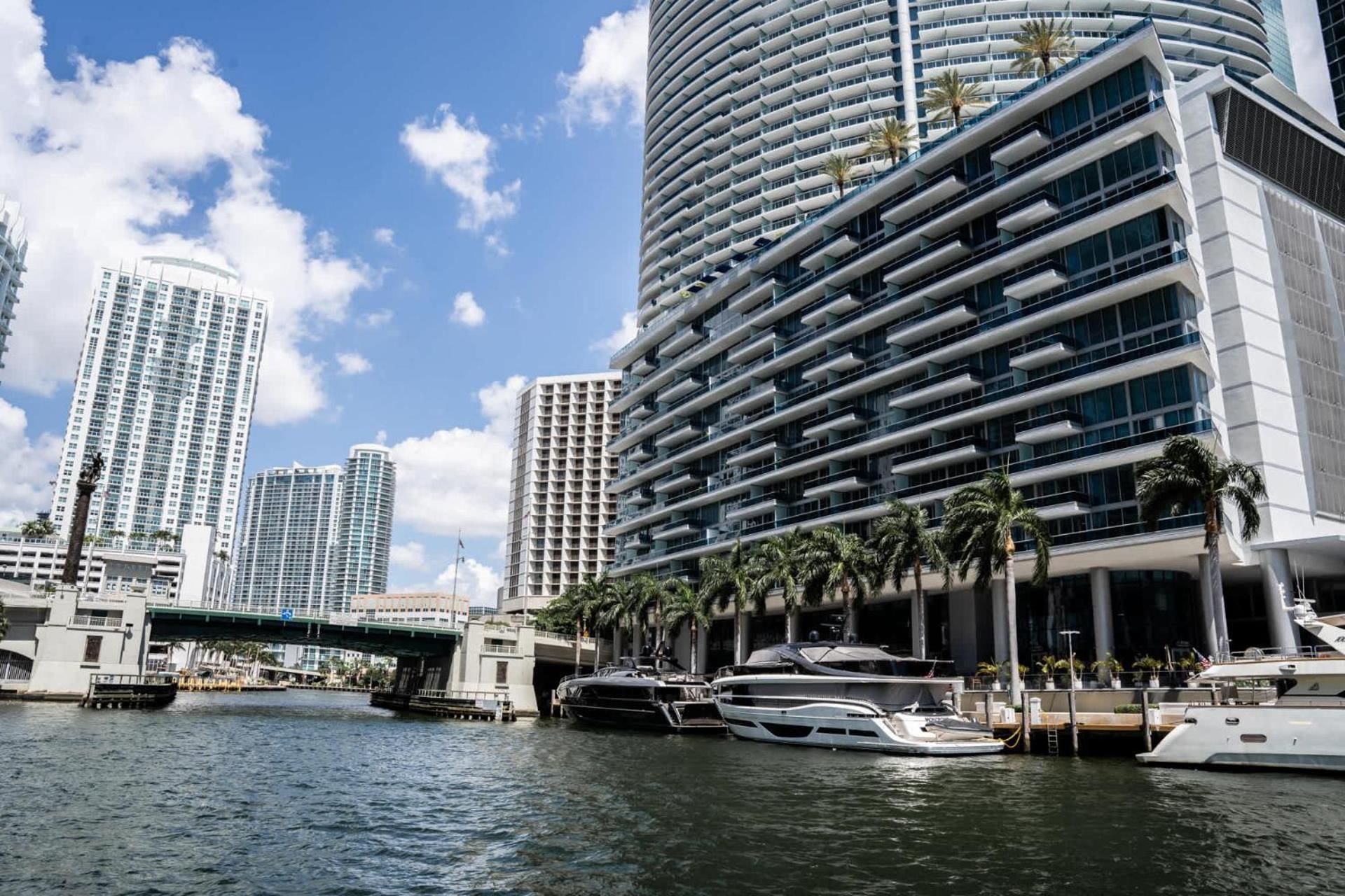 Mvr Living In Brickell Tower Apartment Miami