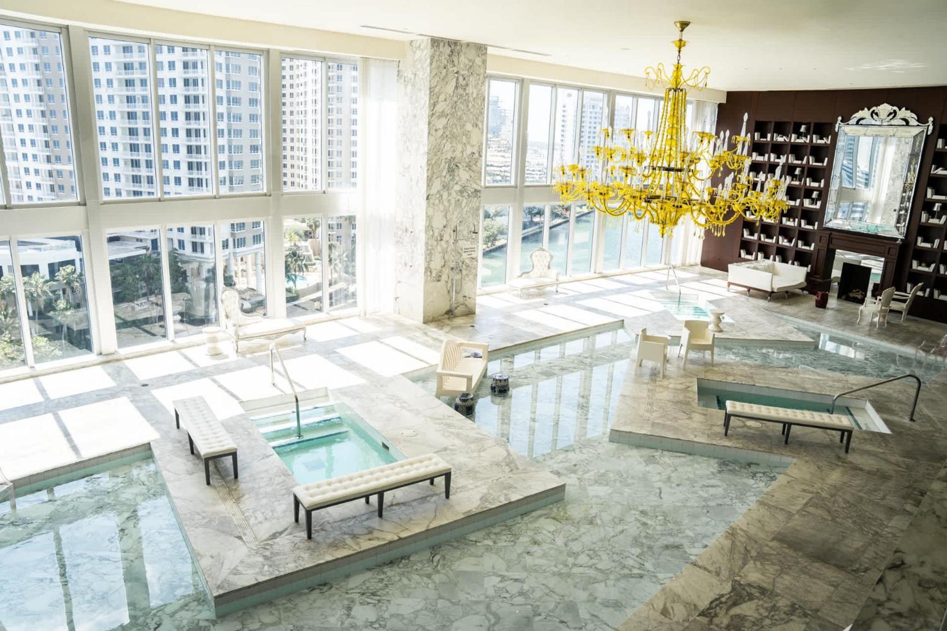 Mvr Living In Brickell Tower Apartment